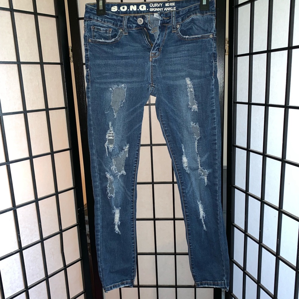 Distressed jeans ⚙️